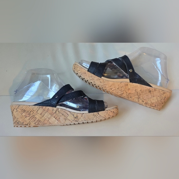 CROCS A-Leigh Womens Size 7 Black Wedge Cork Heel Slip On Strappy Sandals - Picture 9 of 10